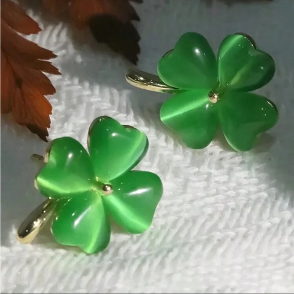 Four Leaf Clover Stud Earrings - Picture 3 of 6